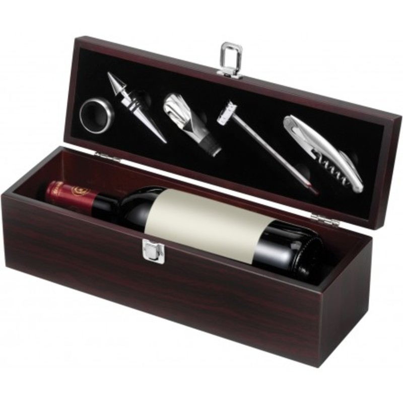 Wine set in wooden gift box
