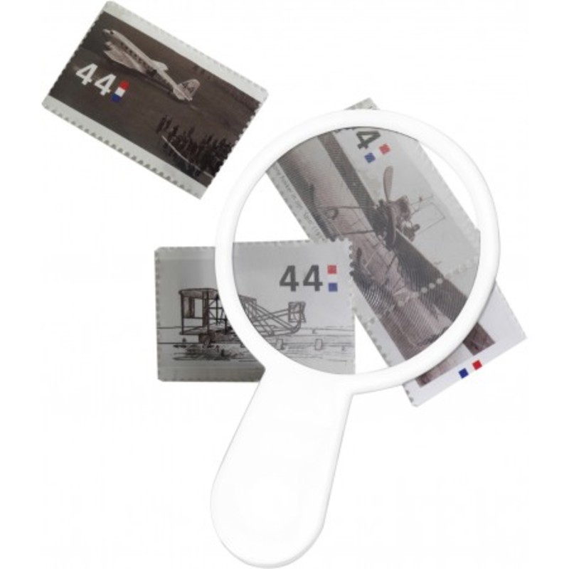 Thin plastic magnifying glass
